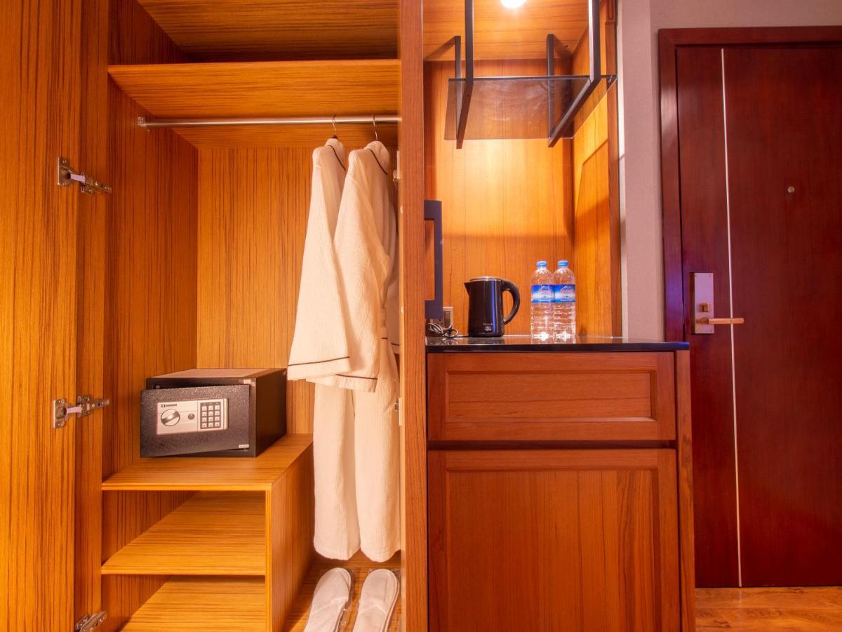 Prince Hotel Rangun Kültér fotó