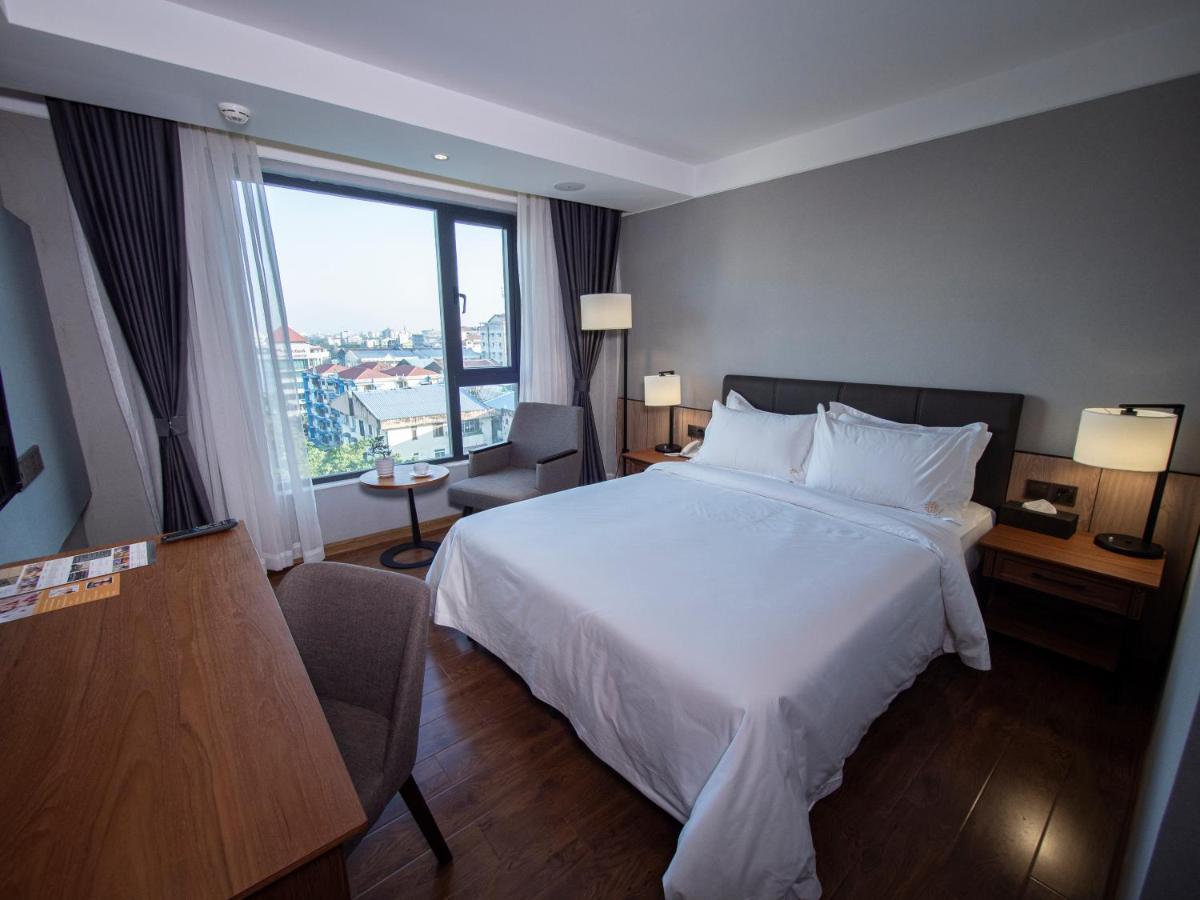 Prince Hotel Rangun Kültér fotó